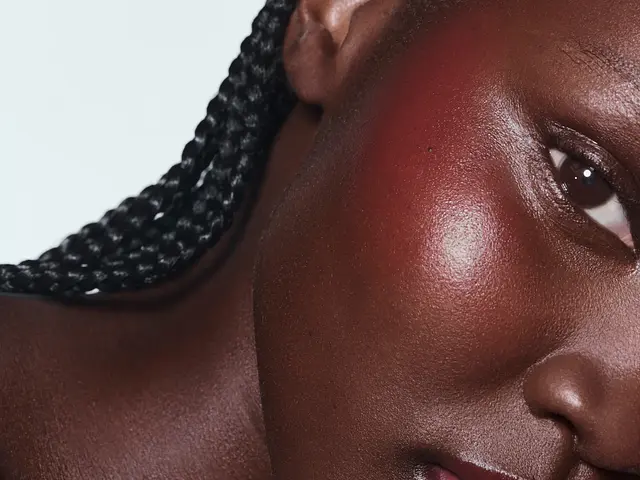 Rhode Pocket Blush - Candy Apple