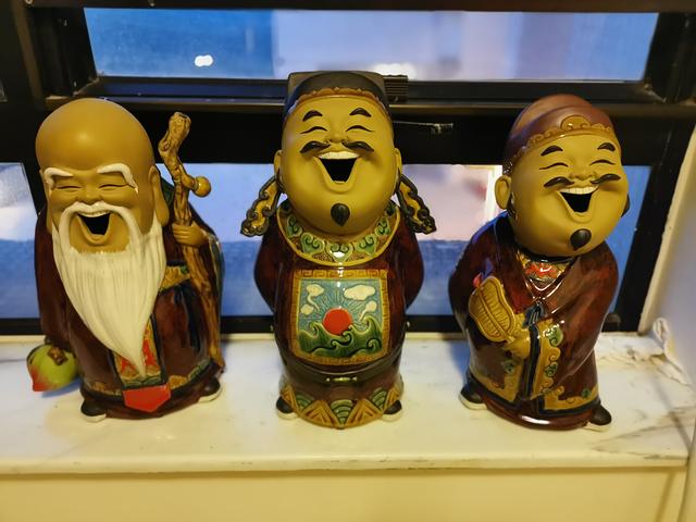 Moving Sale - Three ceramic figures for free. 