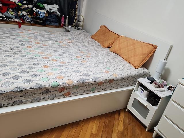 Excellent King size Hydraulic Bed frame+Mattress