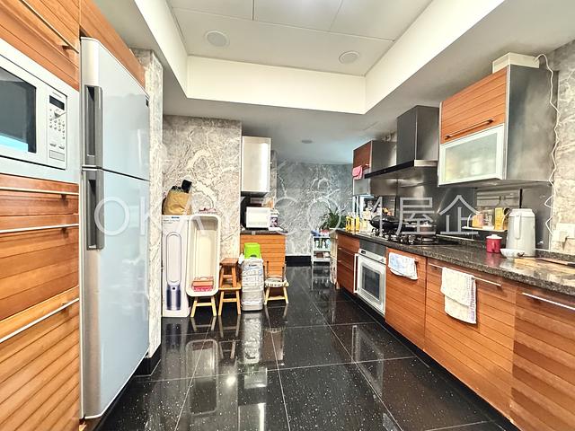 The Leighton Hill | The Leighton Hill, Happy
