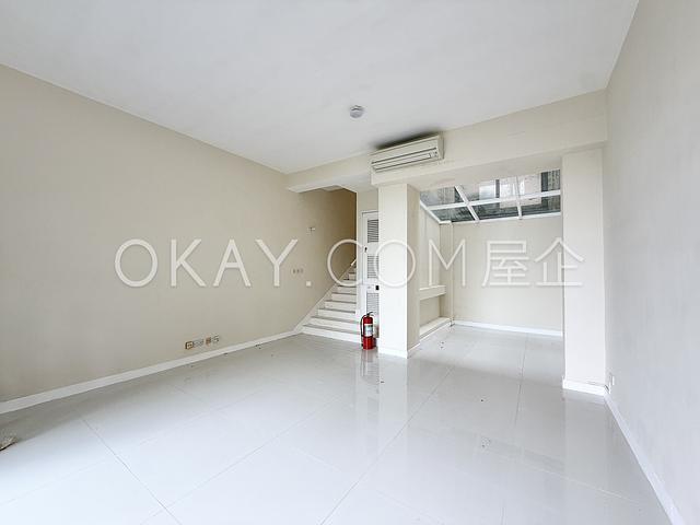 Carmel Hill | Carmel Hill, Stanley - 3 Bed, 3