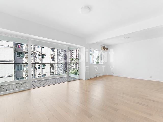 Spacious Family Flat with Large Balcony