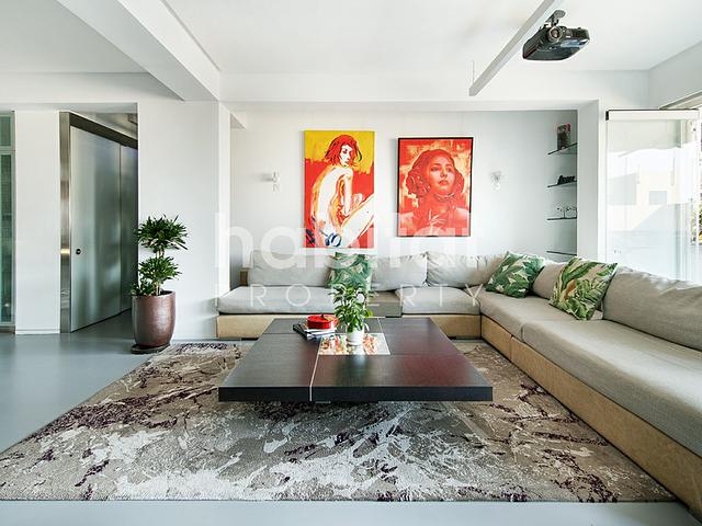 Beautiful Family Home in Pokfulam