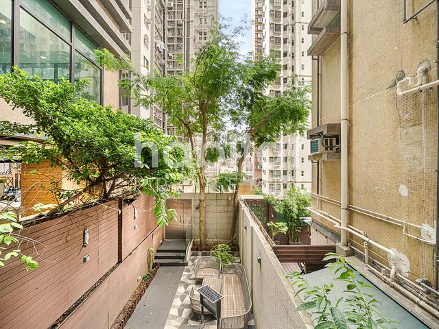 Charming Renovated Flat in Quiet Location