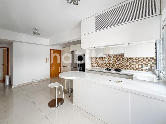 Lovely Two Bedroom Flat in Great Location