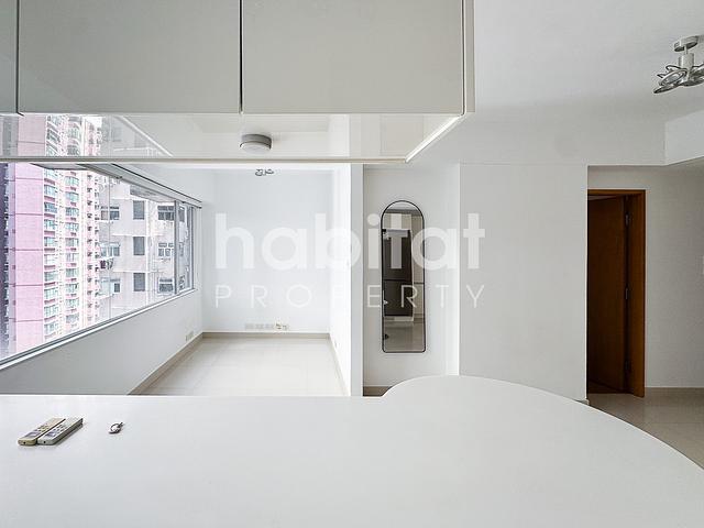 Lovely Two Bedroom Flat in Great Location