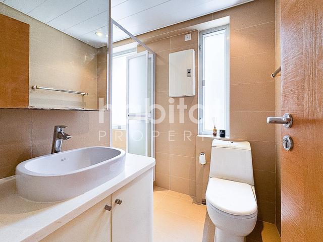 Lovely Two Bedroom Flat in Great Location