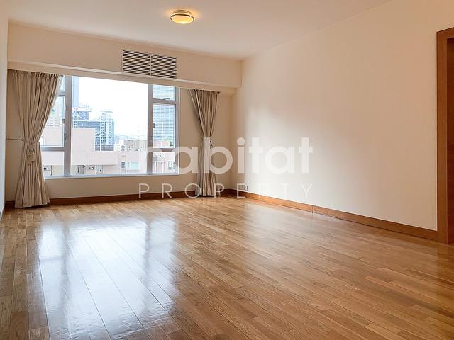 Spacious Family Home in Mid-Levels