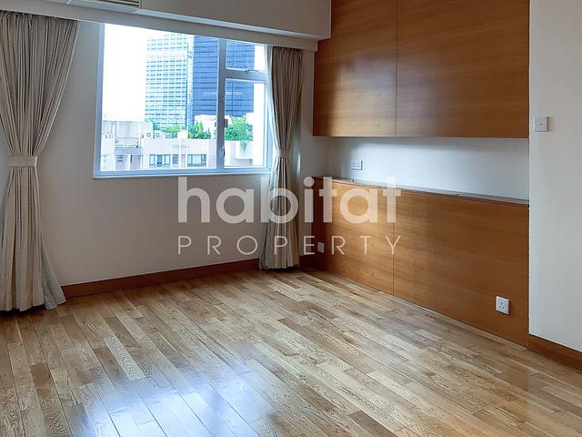 Spacious Family Home in Mid-Levels