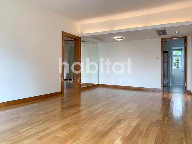 Spacious Family Home in Mid-Levels