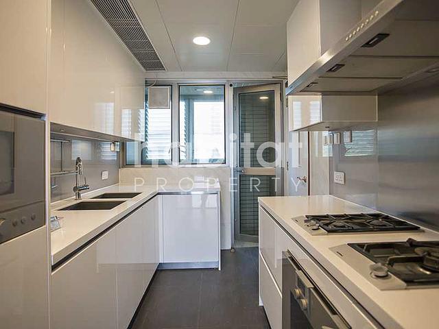 Modern 2 Bedroom Apartment