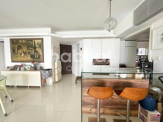 Breathtaking Sea View Apartment On High Floor