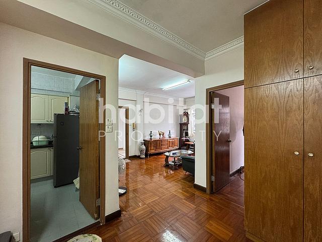 Spacious Three Bedroom Apartment in Sai Ying Pun