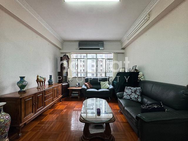 Spacious Three Bedroom Apartment in Sai Ying Pun