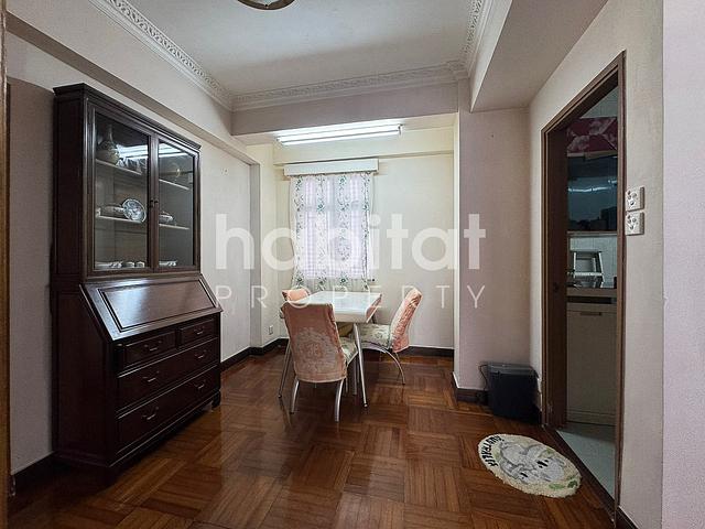 Spacious Three Bedroom Apartment in Sai Ying Pun