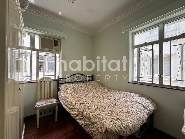 Spacious Three Bedroom Apartment in Sai Ying Pun