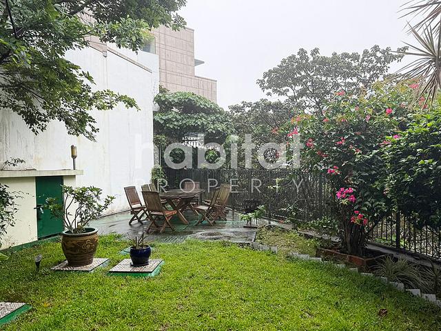 Rare Apartment for sale at Headland Road