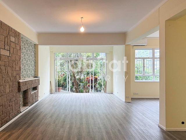 Rare Apartment for sale at Headland Road