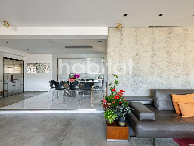 Spacious Apartment in Tai Hang
