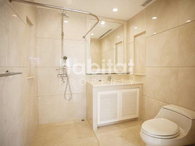 Spacious Family Home Overlooking Deep Water Bay