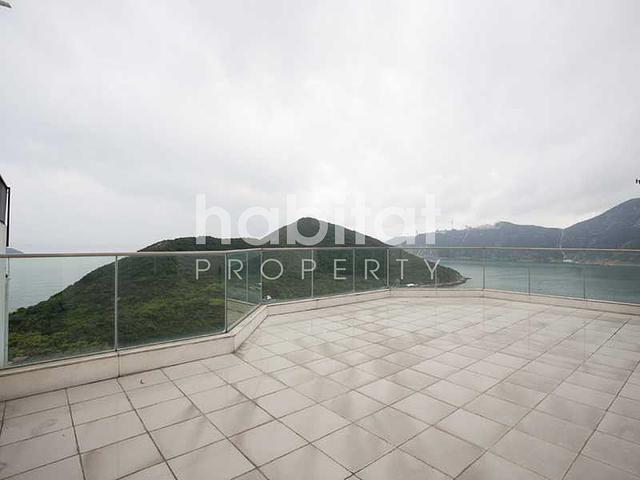 Spacious Family Home Overlooking Deep Water Bay