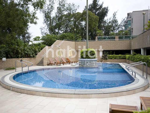 Townhouse In Sought After Complex
