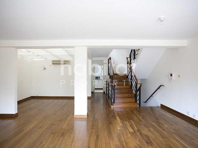 Townhouse In Sought After Complex