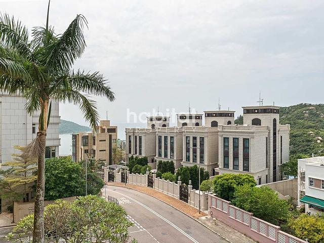 Spacious Home in a Low-Rise Building in Chung Hom