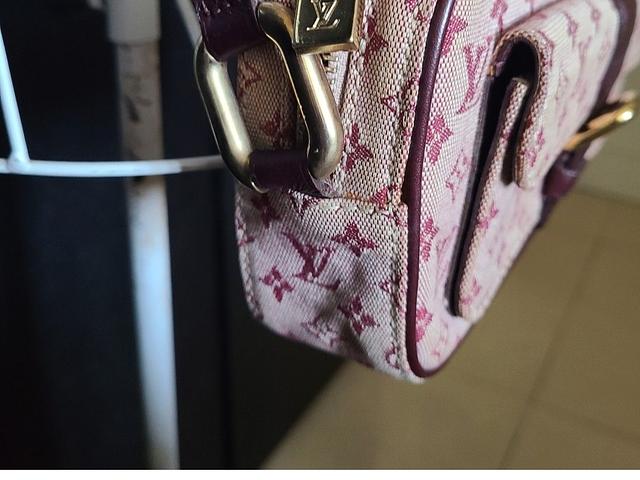 LV Louis Vuitton sling bag