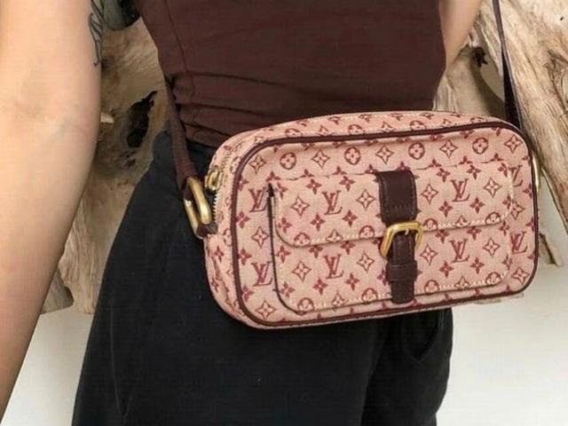 LV Louis Vuitton sling bag