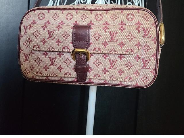 LV Louis Vuitton sling bag