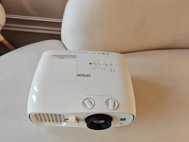 Epson Full Hd 3lcd Projector – Like New 