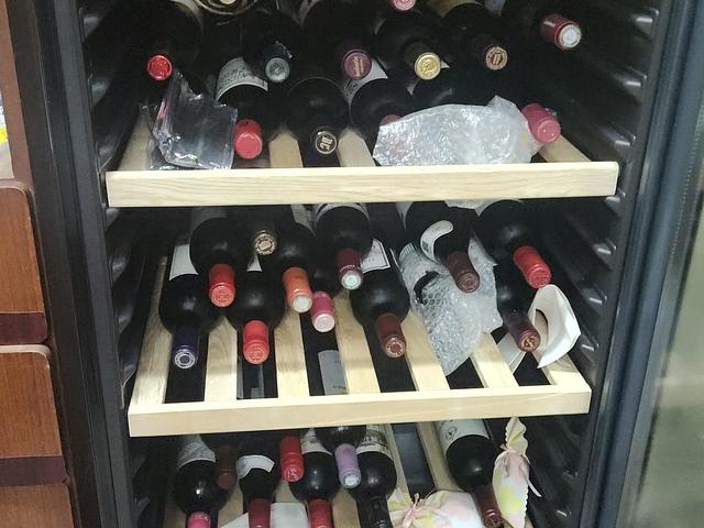 Vintec Wine Cellar (beers wines, champagne)