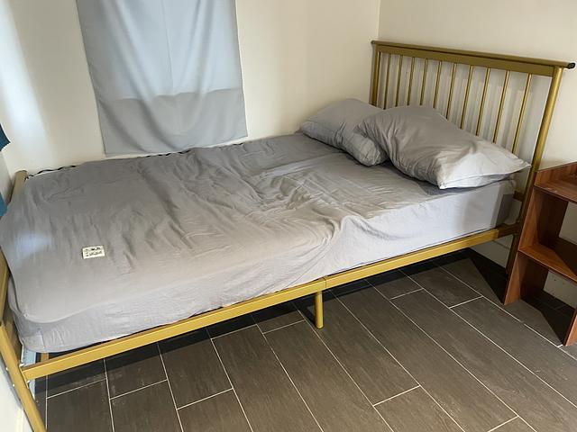 Free Bedframe mattress 