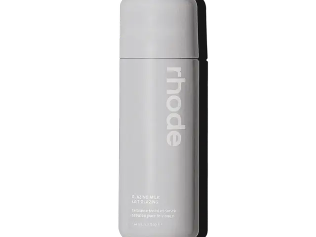 Rhode Glazing Milk (4.2oz)