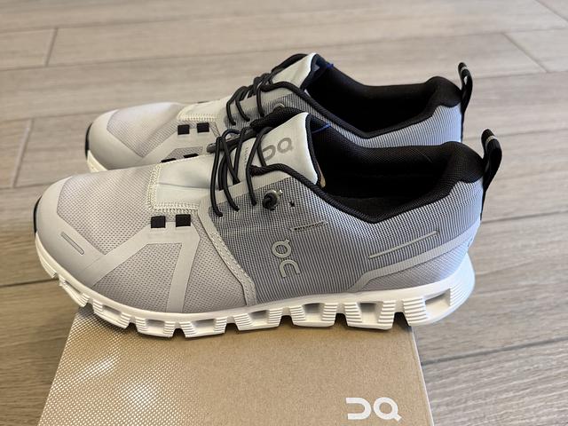 On Cloud 5 Waterproof Glacier Grey and White