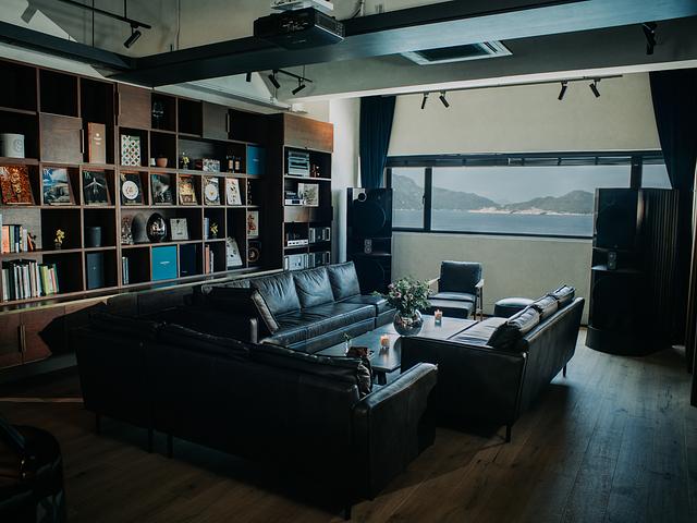 Ocean Hub 5/F creative studios | 11 sea-view units