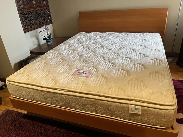Comfortable bed for sale in Conduit Road