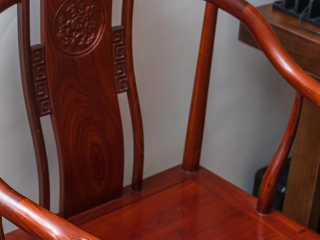 Elegant Chinese Rosewood Armchairs Side Table Set