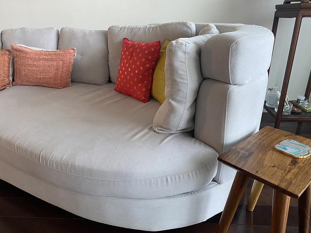 Sofa: moderately used. Very good condition.