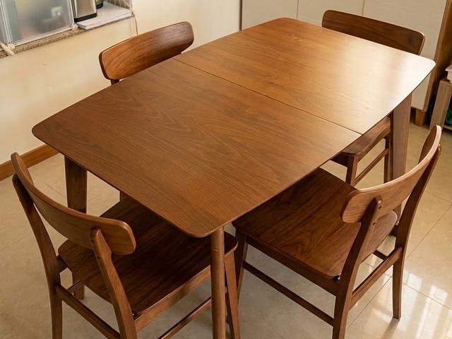 4-8Person Extendable Solid Wood Dining Table & 4 