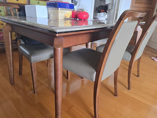 Marble Dinner Table with 4 Chairs