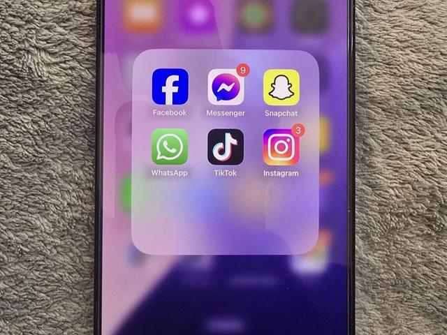 Apple iphone 15 pro max (giveaway)