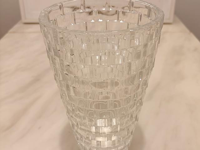 Elegant Glass Cut Crystal Pattern flower vase