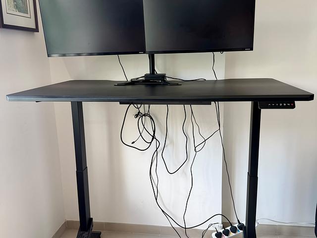 Height Adjustable Standing/ Sitting Desk