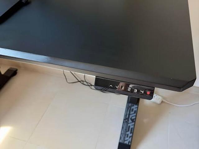 Height Adjustable Standing/ Sitting Desk