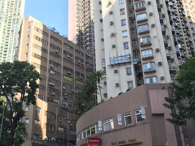 Nice & modern design 2 bedroom apt 5 mins MTR KT
