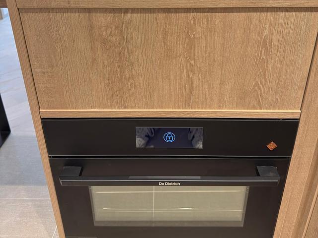 Brand new 2 bedrooms apartment never occupied