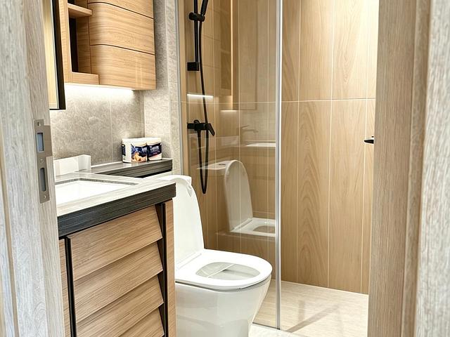 Brand new 2 bedrooms apartment never occupied