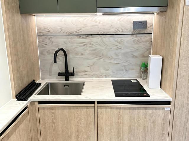 Brand new 2 bedrooms apartment never occupied